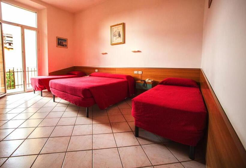 اتاق استاندارد چهارنفره با بالکن, Villa Il Castagno