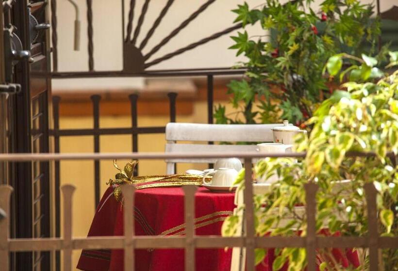 اتاق استاندارد چهارنفره با بالکن, Villa Il Castagno