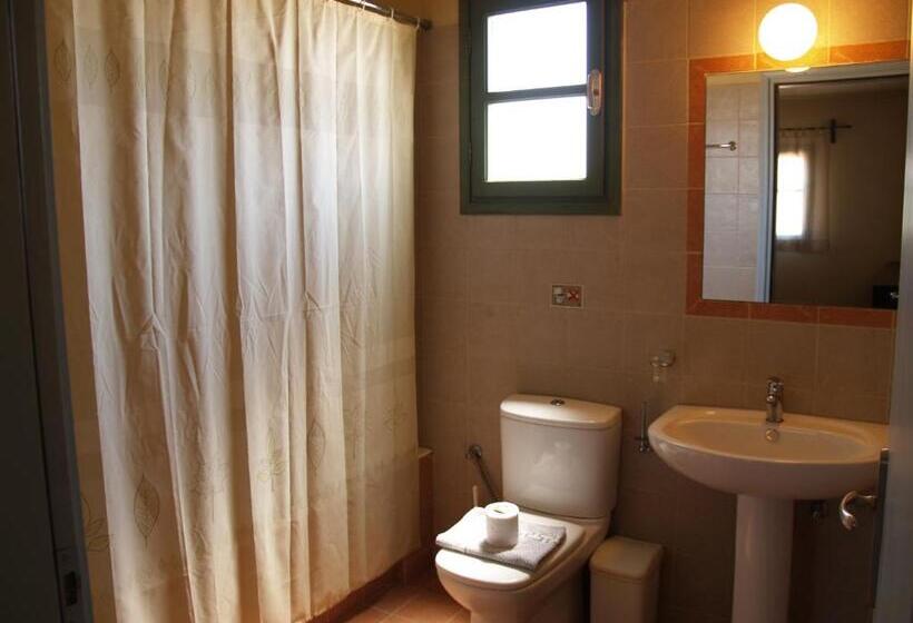 استودیوی استاندارد با چشمانداز دریا, Mandilada Village