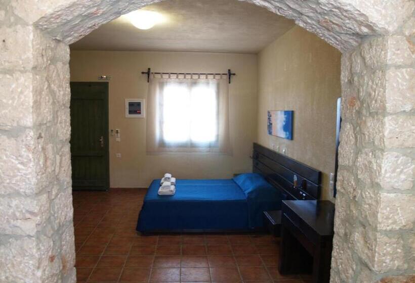 استودیوی استاندارد با چشمانداز دریا, Mandilada Village