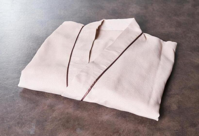 اتاق خانوادگی, Vine Osaka Kitahama