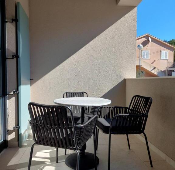 小型套房带泳池景, Design Hotel Verbenicum