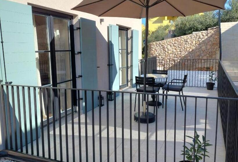 小型套房带泳池景, Design Hotel Verbenicum