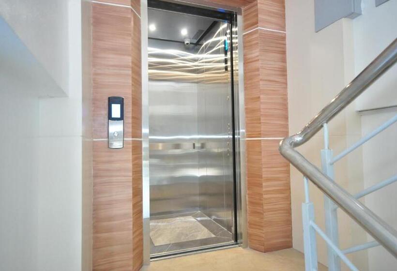 اتاق استاندارد چهار تخته, Rnr Suites