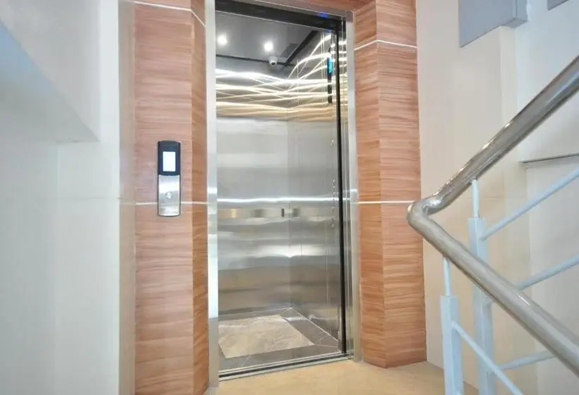 سوییت لوکس, Rnr Suites