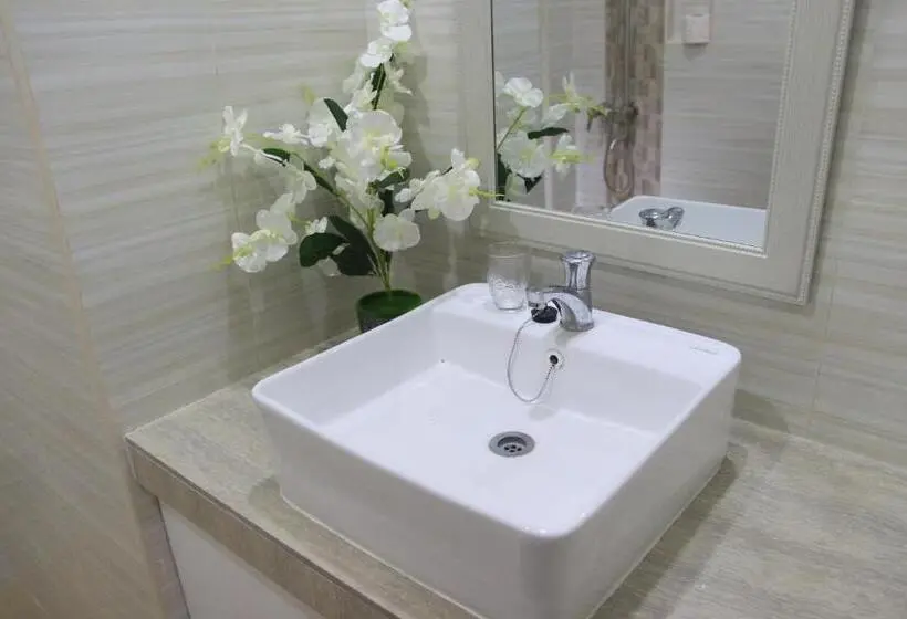 سوییت لوکس, Rnr Suites