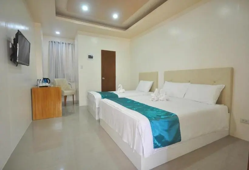 اتاق لوکس سه تخته, Rnr Suites