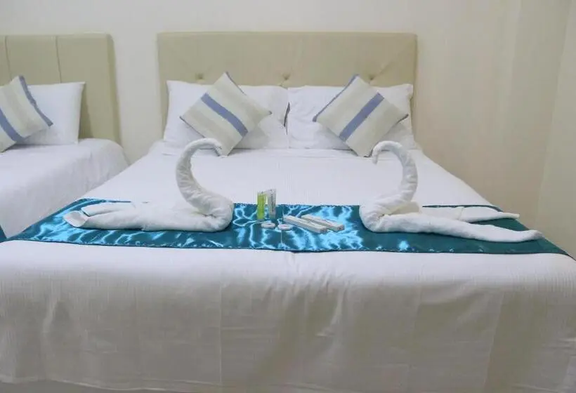 اتاق لوکس سه تخته, Rnr Suites
