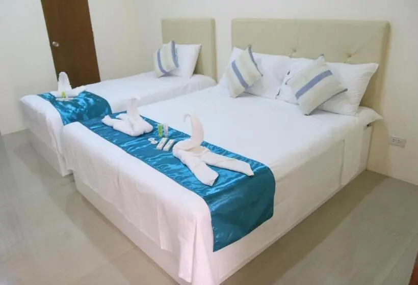 اتاق لوکس سه تخته, Rnr Suites