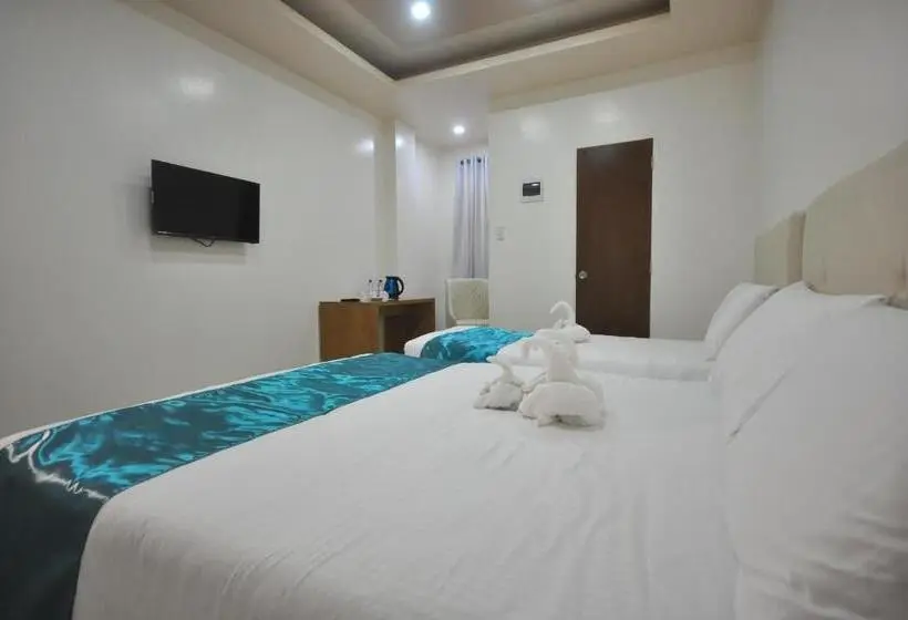 اتاق لوکس سه تخته, Rnr Suites