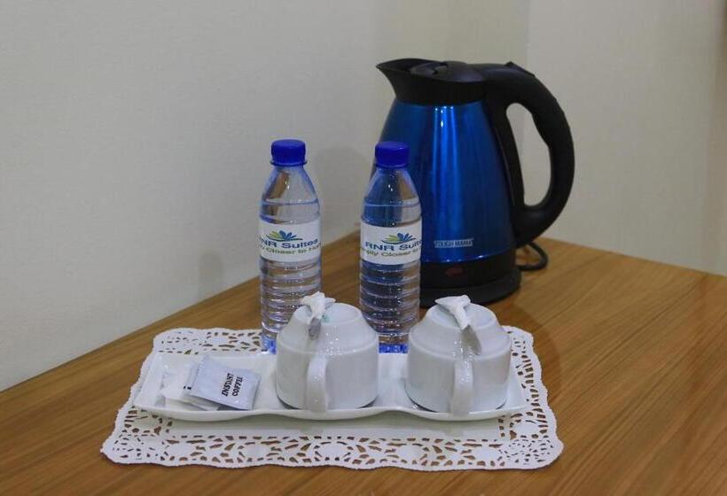 اتاق لوکس سه تخته, Rnr Suites