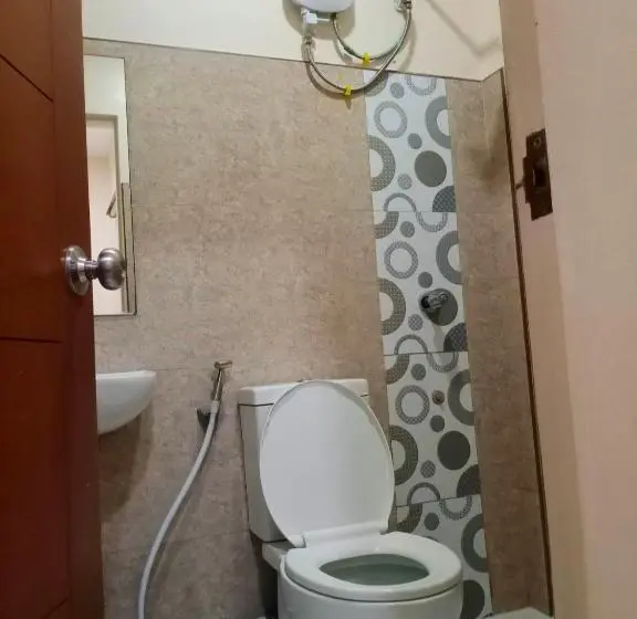 اتاق راحتی سه تخته, Rnr Suites