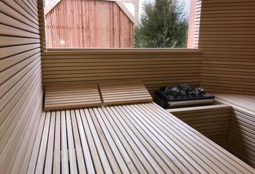 جناح مطلّ علي الحديقة, Das Hornsteiner