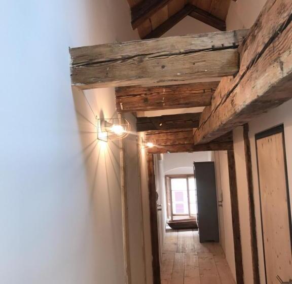 家庭间, Das Hornsteiner