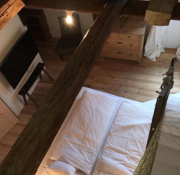 家庭间, Das Hornsteiner