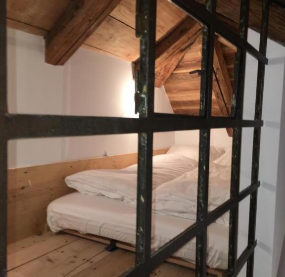 家庭间, Das Hornsteiner