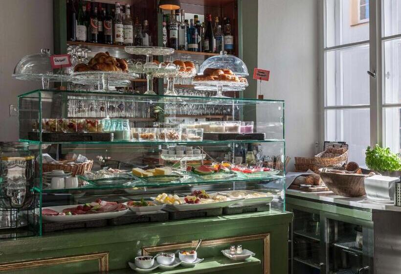 جناح مطل على المدينة, Das Hornsteiner