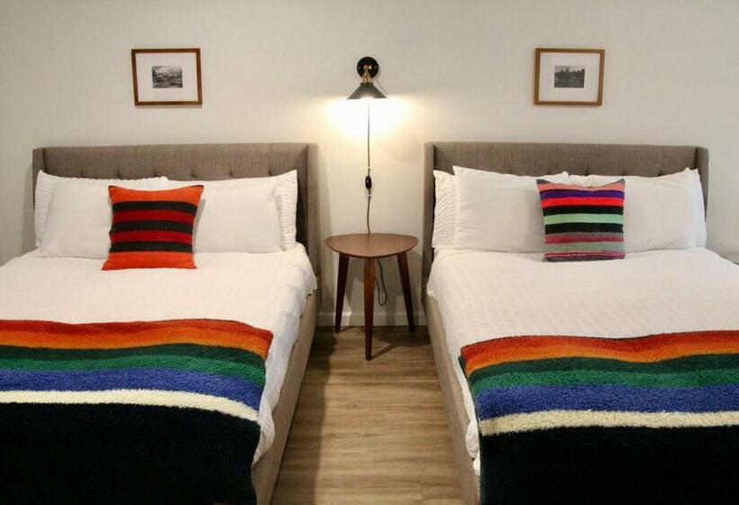 سوییت جونیور, Sierra Blue Hotel & Swim Club