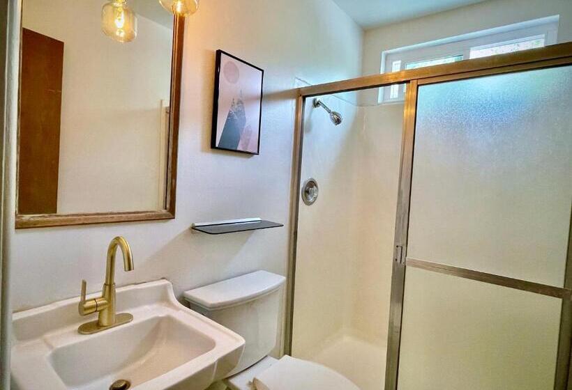 Deluxe Suite King Bed, Sierra Blue Hotel & Swim Club