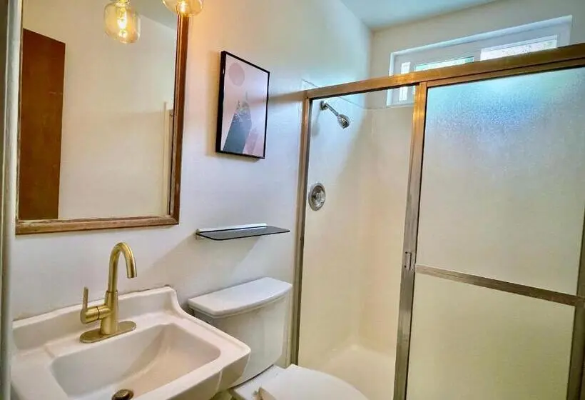 Deluxe Suite King Bed, Sierra Blue Hotel & Swim Club