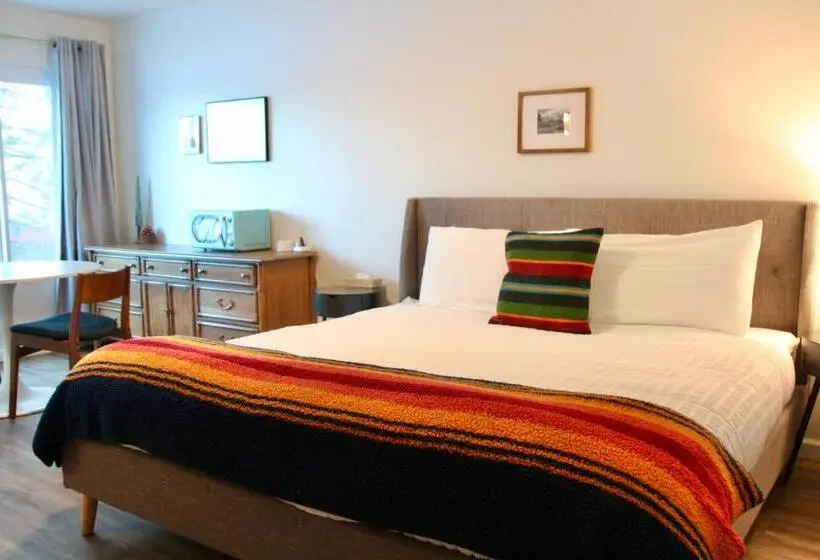 Deluxe Suite King Bed, Sierra Blue Hotel & Swim Club