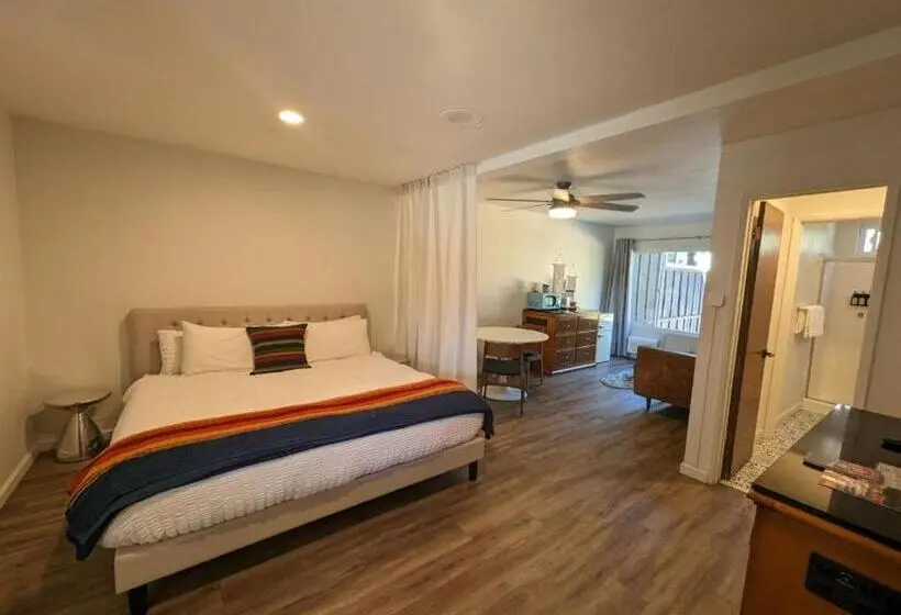 Standard-studio King-vuode, Sierra Blue Hotel & Swim Club