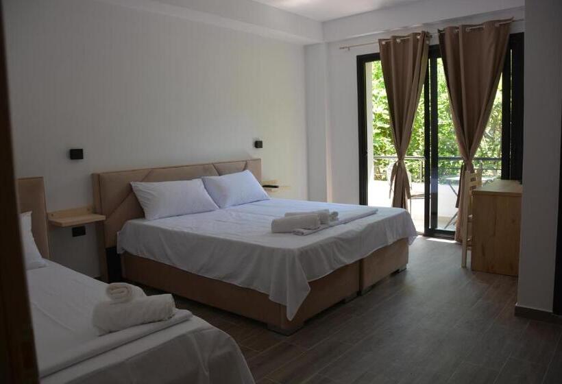 اتاق استاندارد سه تخته با بالکن, Lungomare Private Rooms