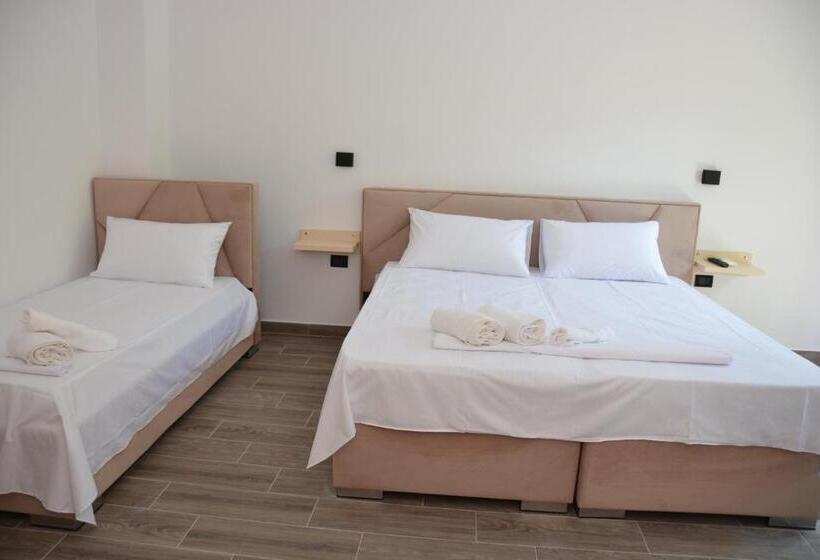 اتاق استاندارد سه تخته با بالکن, Lungomare Private Rooms