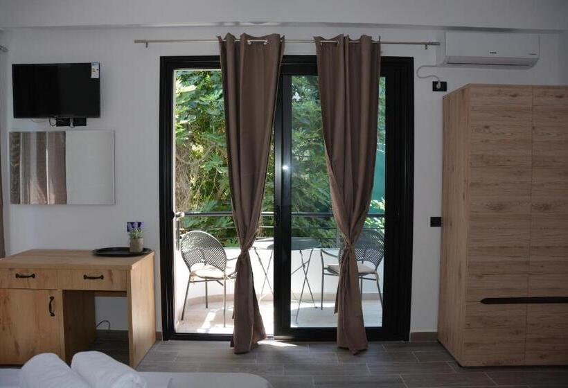 اتاق استاندارد سه تخته با بالکن, Lungomare Private Rooms