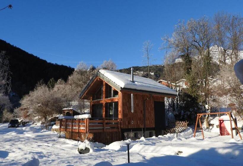 复式套房, La Tzavane