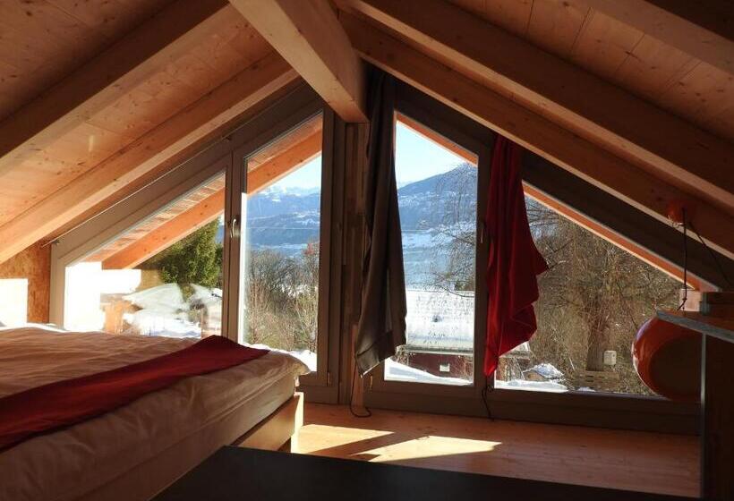 复式套房, La Tzavane