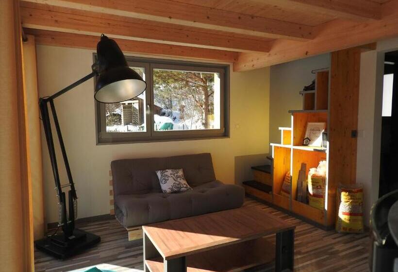 复式套房, La Tzavane