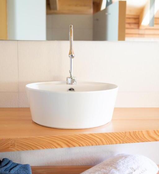 带大床的标准间, La Tzavane