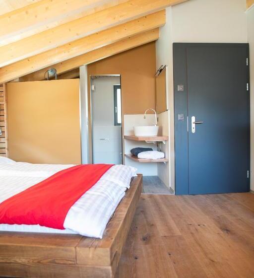 带大床的标准间, La Tzavane