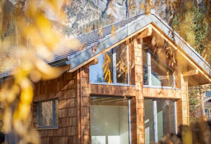 复式套房, La Tzavane