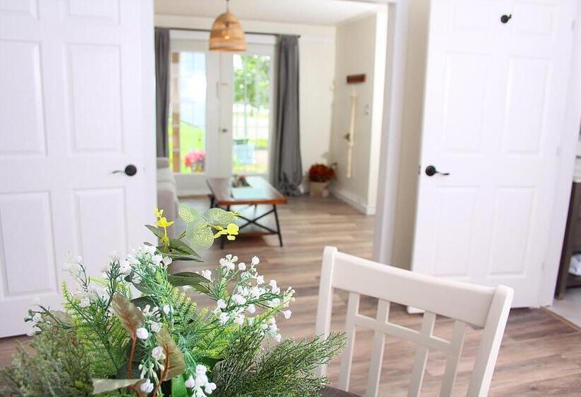 جناح جونيور, Gateway To Greenwich Suites