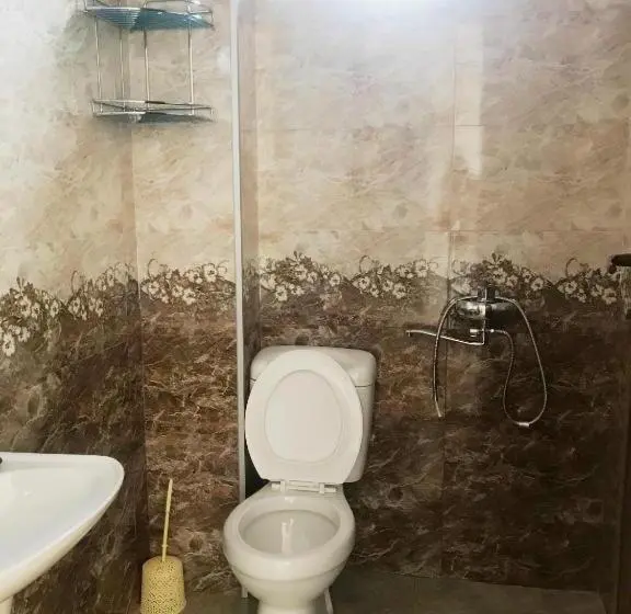 اتاق استاندارد سه نفره, Tiktok House