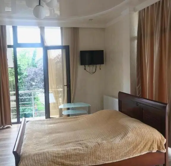 اتاق خانوادگی, Tiktok House
