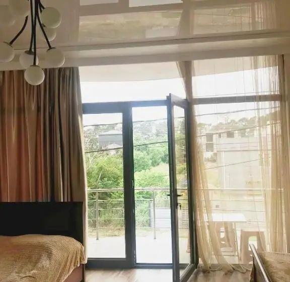 اتاق خانوادگی, Tiktok House