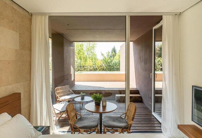 חדר סופריור נוף לבריכה, C Hotel & Spa