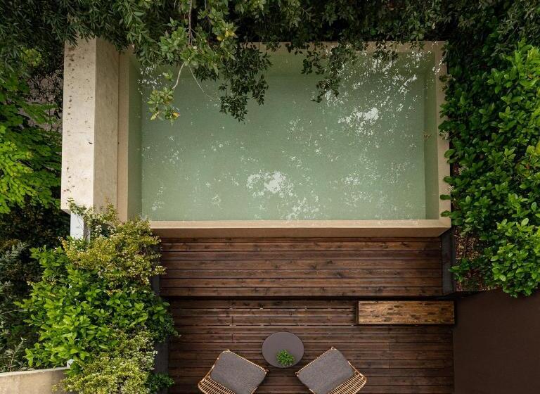 חדר סופריור נוף לבריכה, C Hotel & Spa