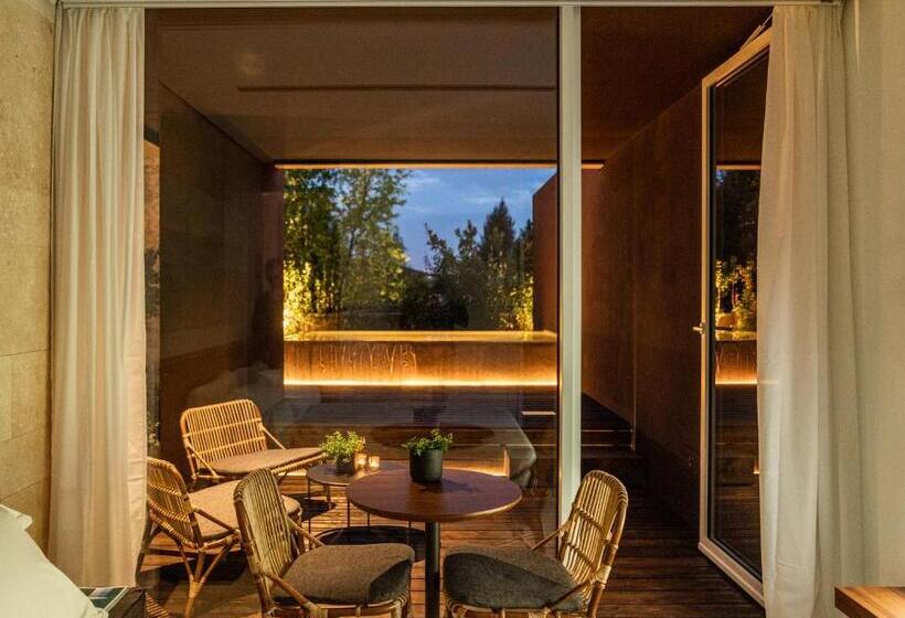 חדר סופריור נוף לבריכה, C Hotel & Spa