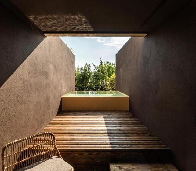 חדר סטנדרט נוף לבריכה, C Hotel & Spa