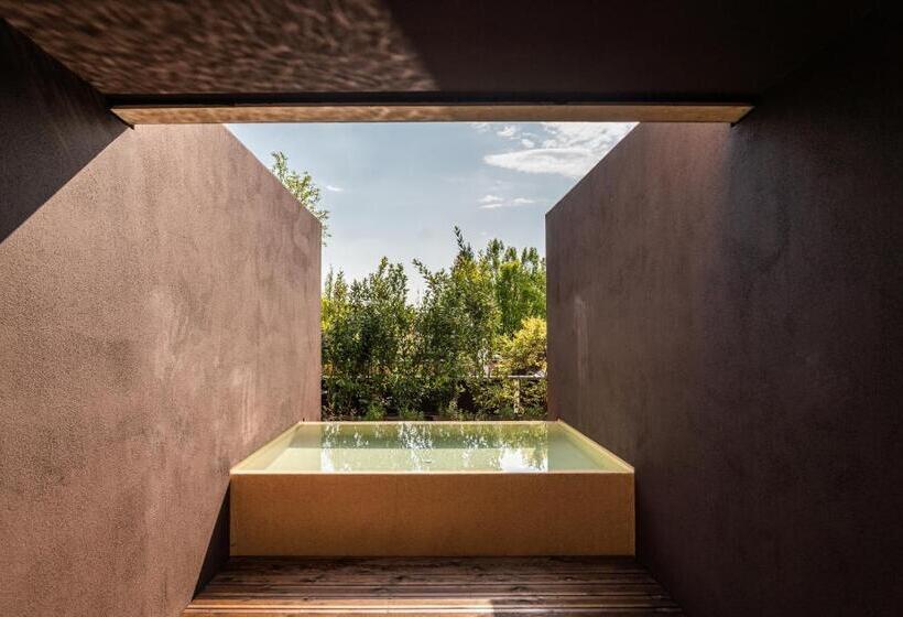 חדר סטנדרט נוף לבריכה, C Hotel & Spa