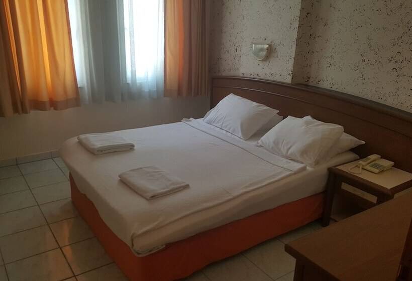 Quarto Estandar com Sacada, Elegant Baronessa Aparthotel