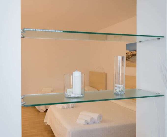 スーペリアの４人部屋, Albània