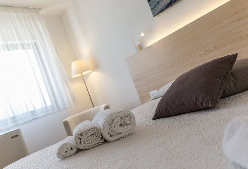 高级大房间, Albània