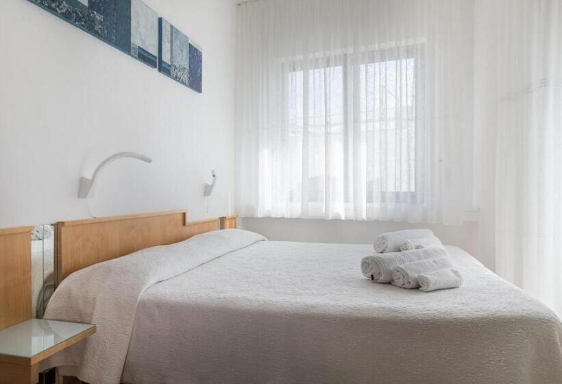 Номер Стандарт, Albània