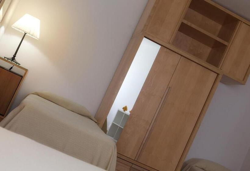 Номер Стандарт Трехместный, Albània