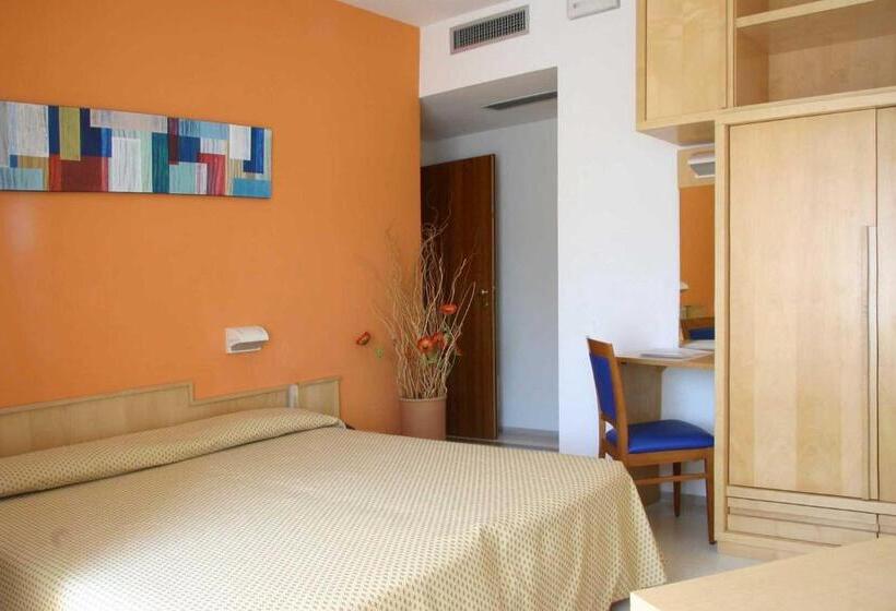 Номер Стандарт Трехместный, Albània